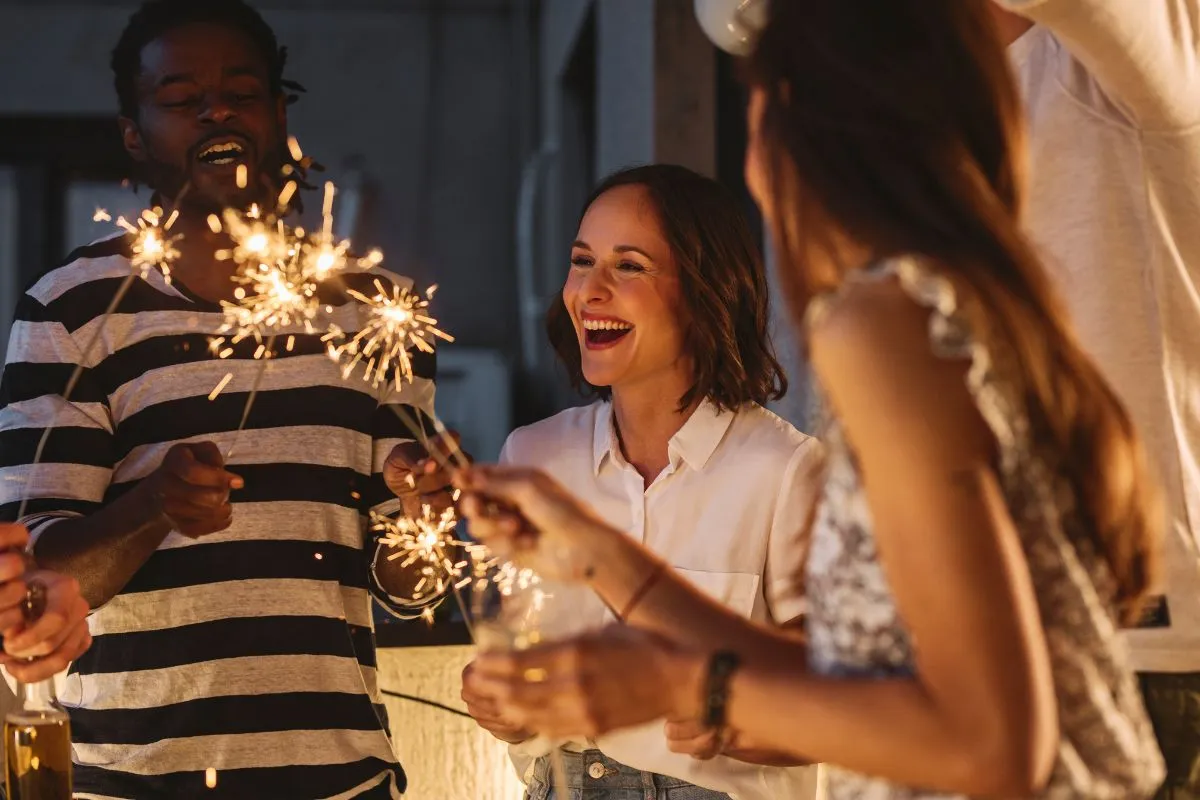 7 idées de thèmes pour une fête réussie à la maison