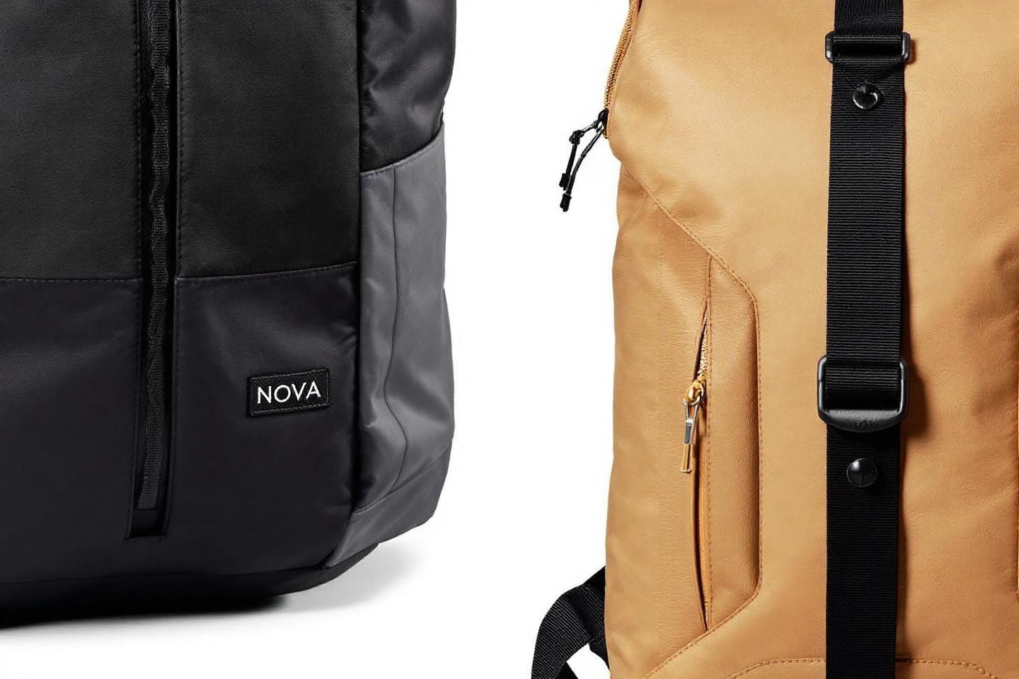 D&eacute;tail de deux sacs &agrave; dos urbains de couleurs diff&eacute;rentes